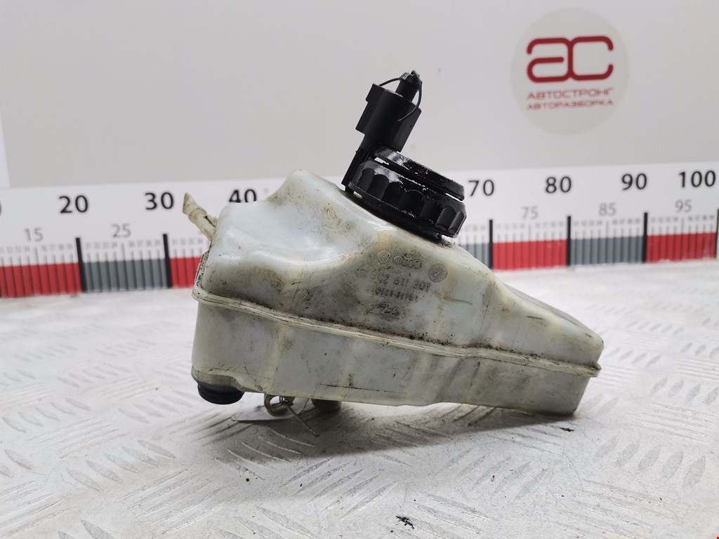 Бачок главного тормозного цилиндра VOLKSWAGEN Passat B7 2011-2015