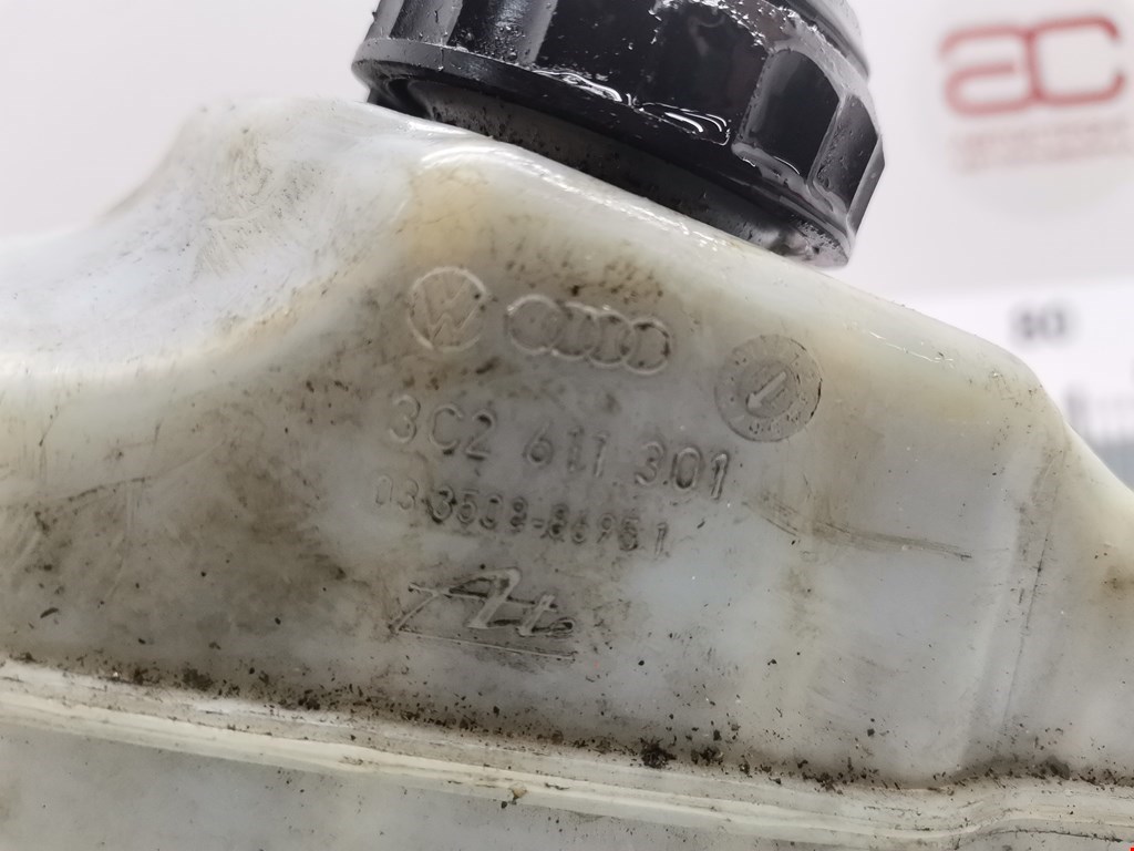 Бачок главного тормозного цилиндра VOLKSWAGEN Passat B7 2011-2015