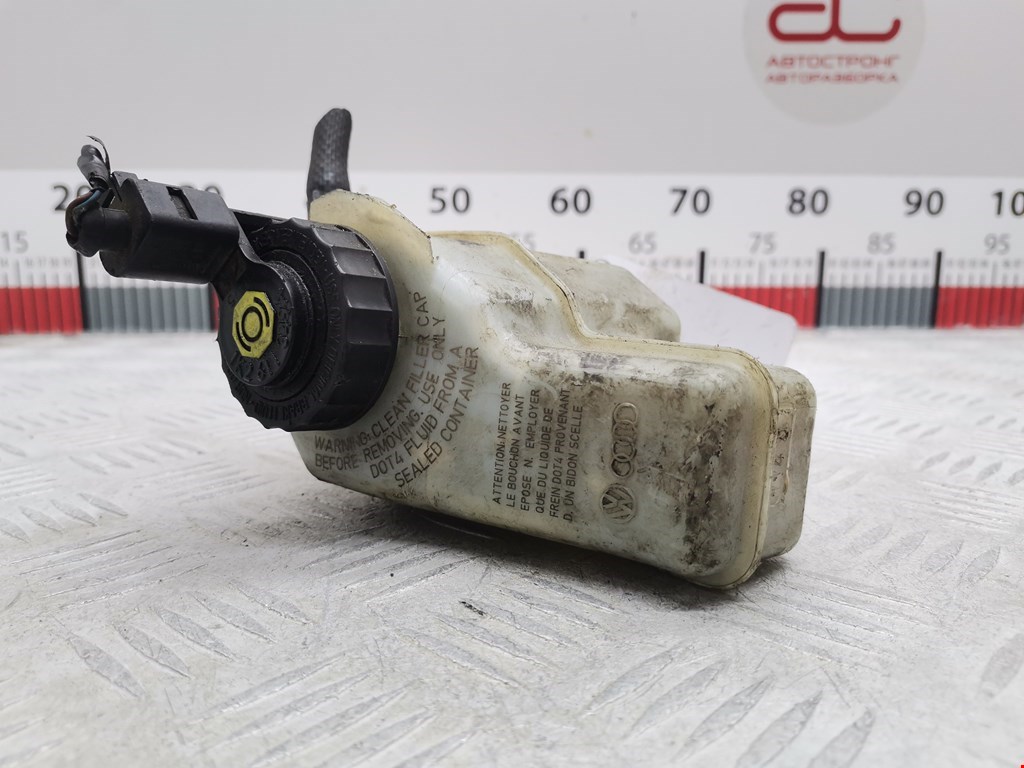 Бачок главного тормозного цилиндра VOLKSWAGEN Touran 2003-2010