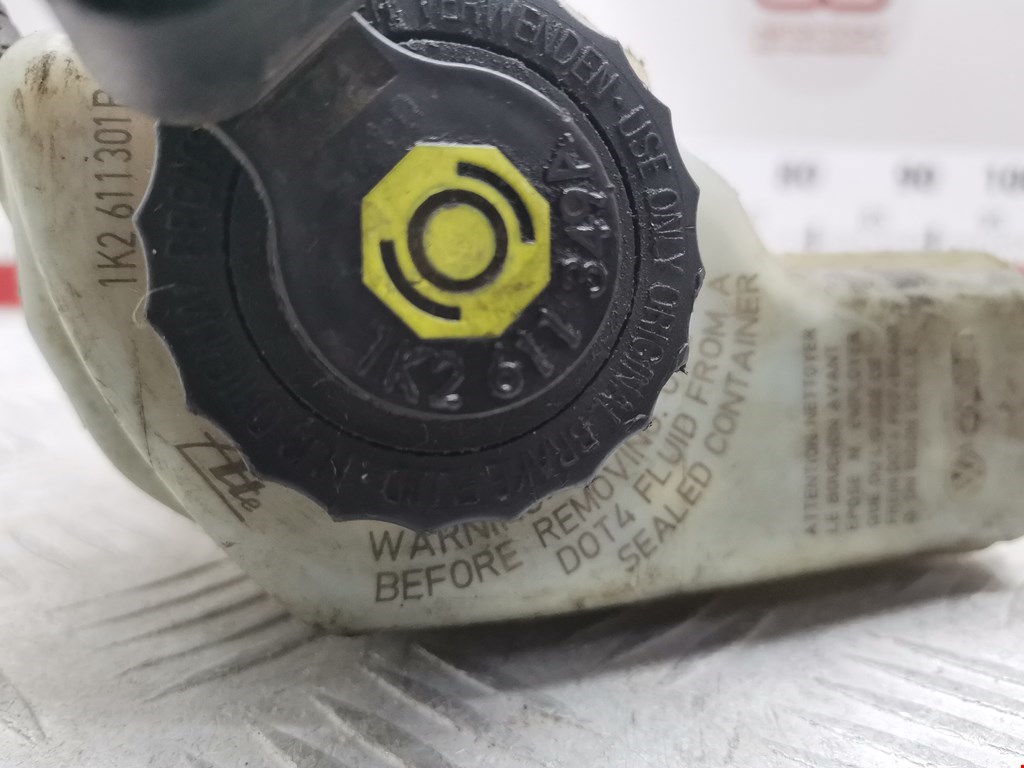 Бачок главного тормозного цилиндра VOLKSWAGEN Touran 2003-2010