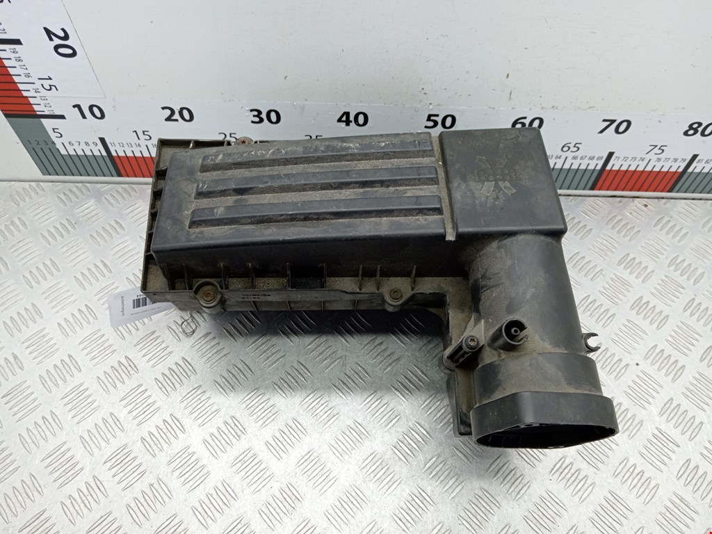 Корпус воздушного фильтра VOLKSWAGEN Touran 2003-2010