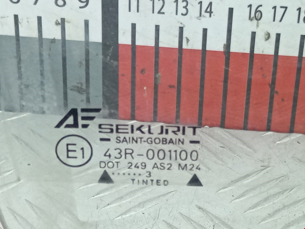 Стекло двери переднее правое SEAT Alhambra 1996-2010