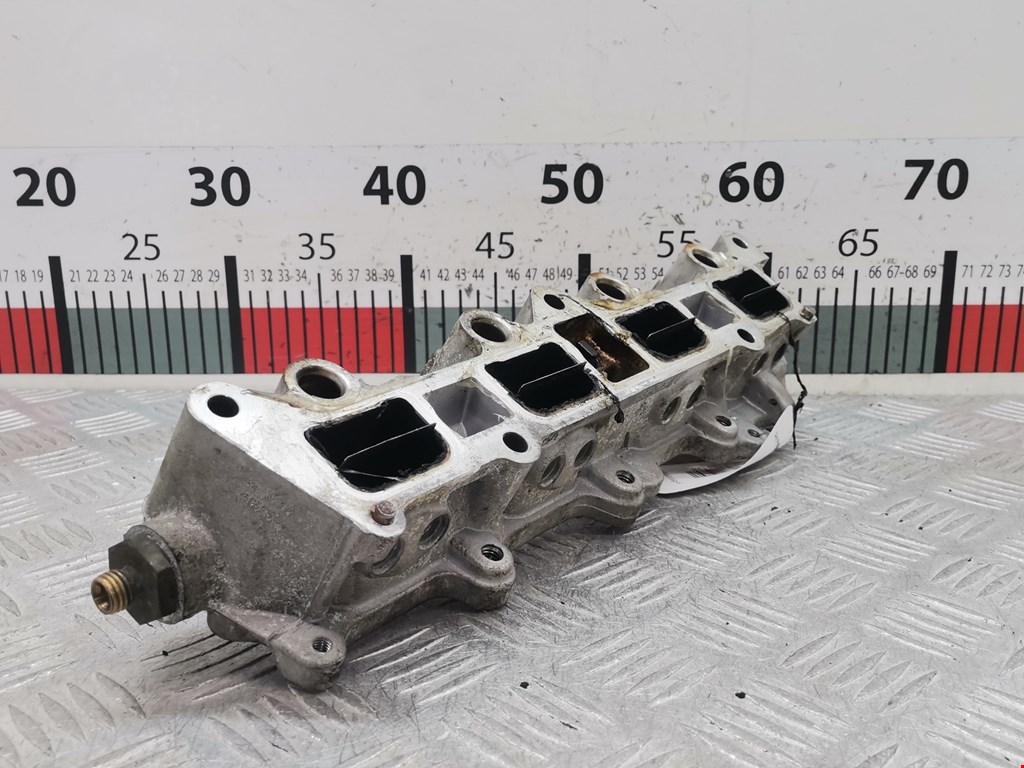 Рампа топливная (рейка) VOLKSWAGEN Passat B6 2005-2011