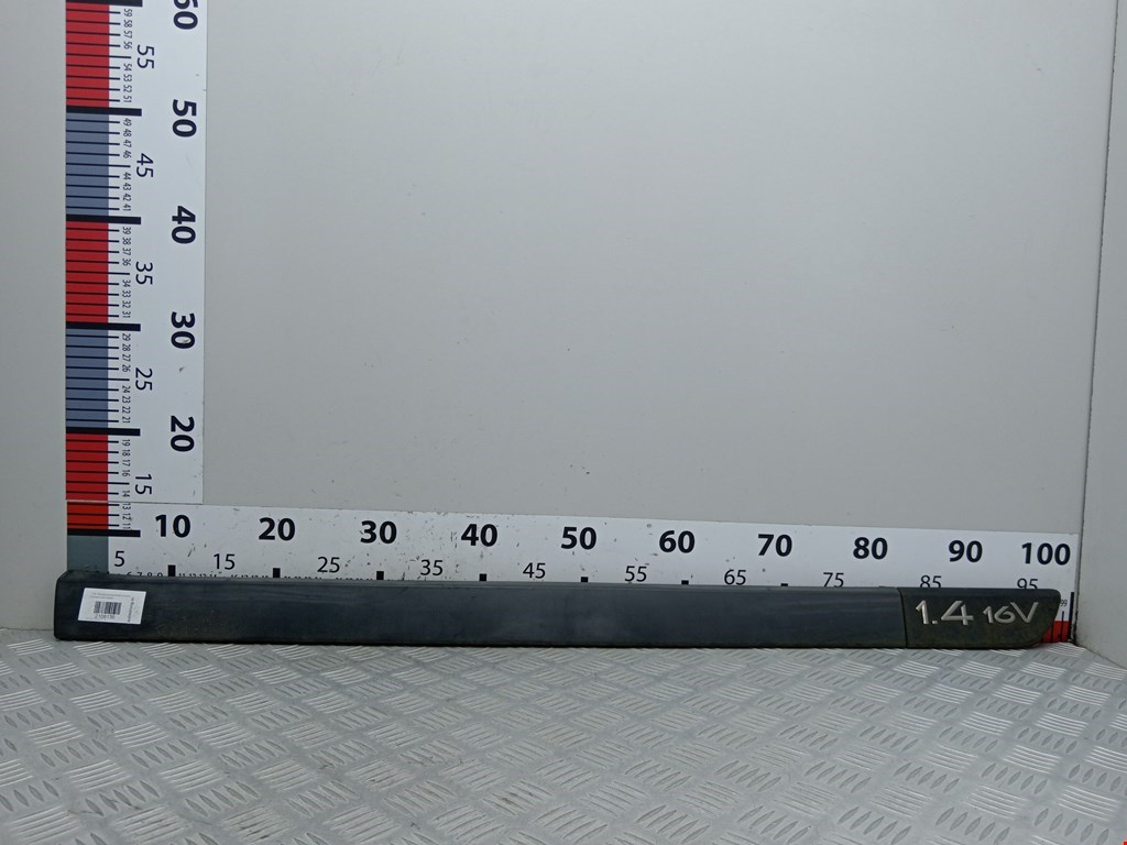 Накладка декоративная (молдинг) двери передней правой Renault Megane 2 (2002-2009)