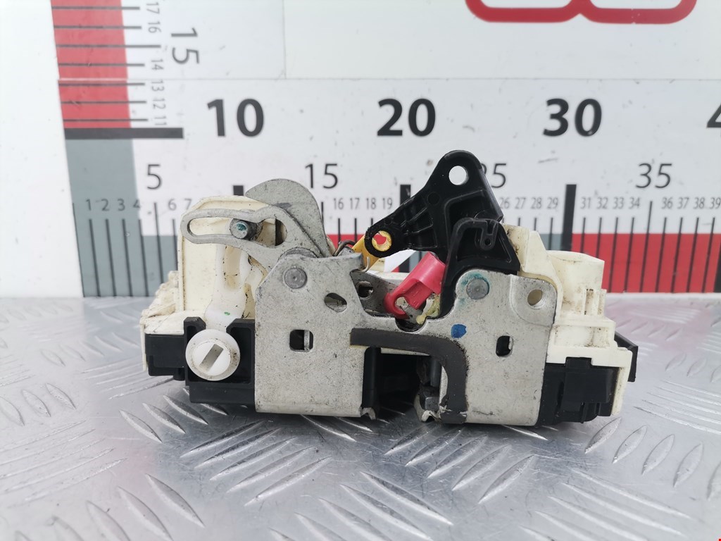 Замок двери задней правой JEEP Compass 2006-2016