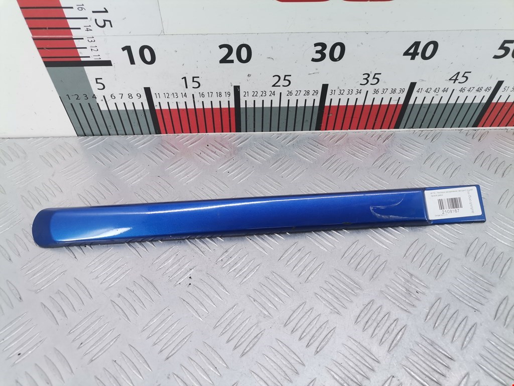 Накладка декоративная (молдинг) двери задней правой Dodge Nitro (2006-2011)