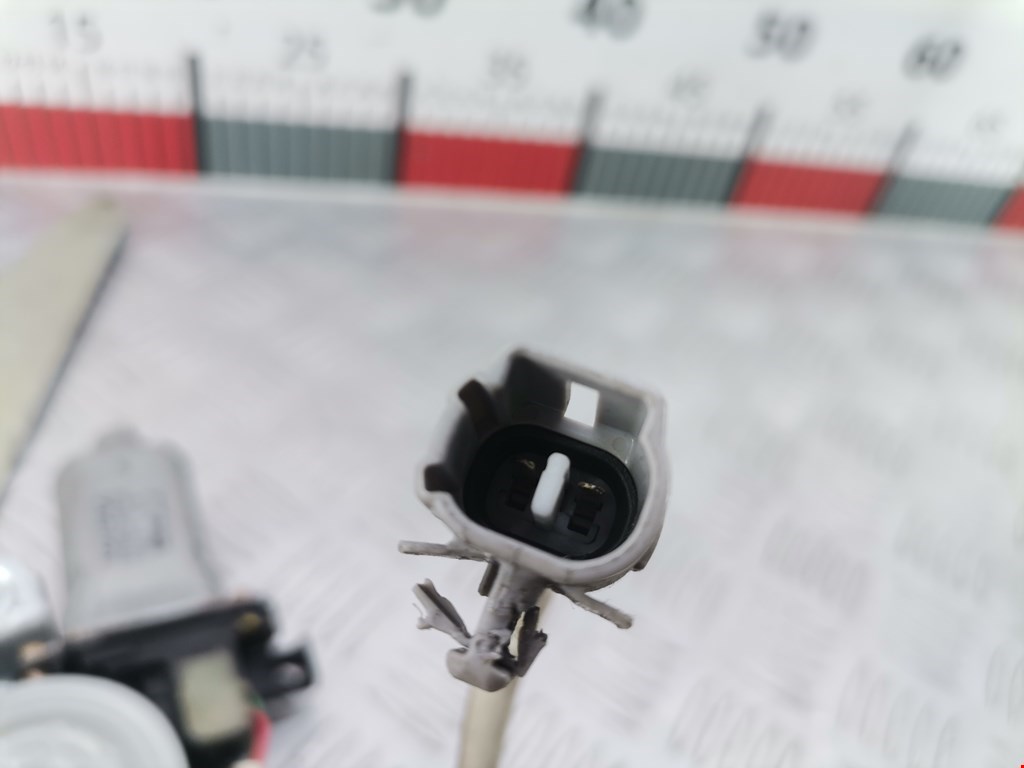 Стеклоподъемник задний правый TOYOTA Land Cruiser Prado 90 1996-2002