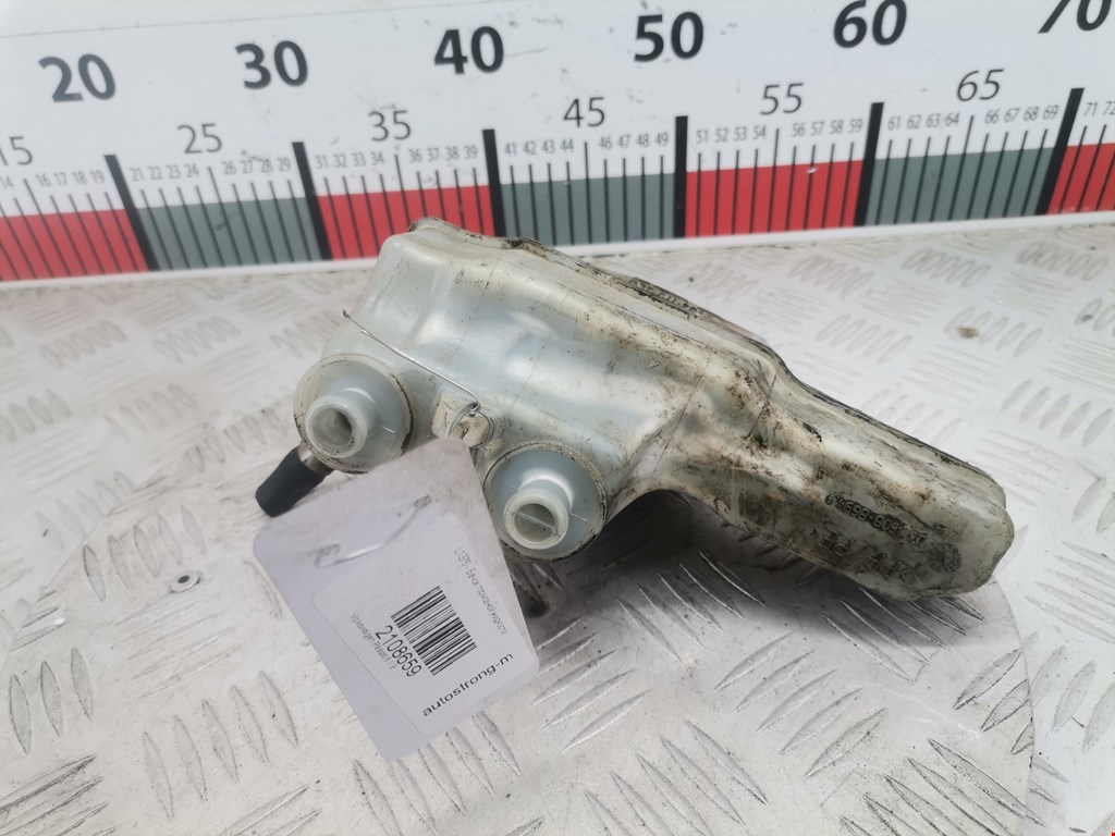 Бачок главного тормозного цилиндра VOLKSWAGEN Passat B6 2005-2011