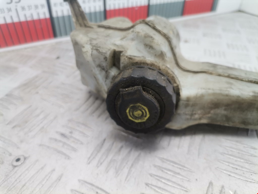 Бачок главного тормозного цилиндра VOLKSWAGEN Passat B6 2005-2011