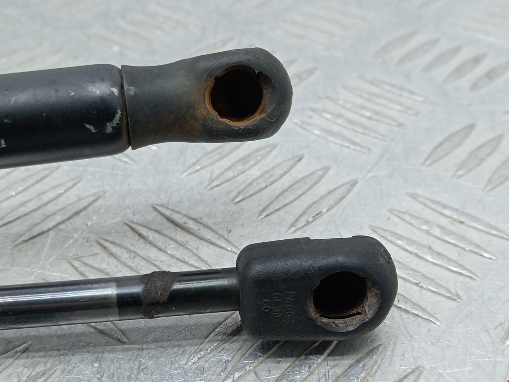 Амортизатор крышки (двери) багажника FORD Fusion 2002-2012