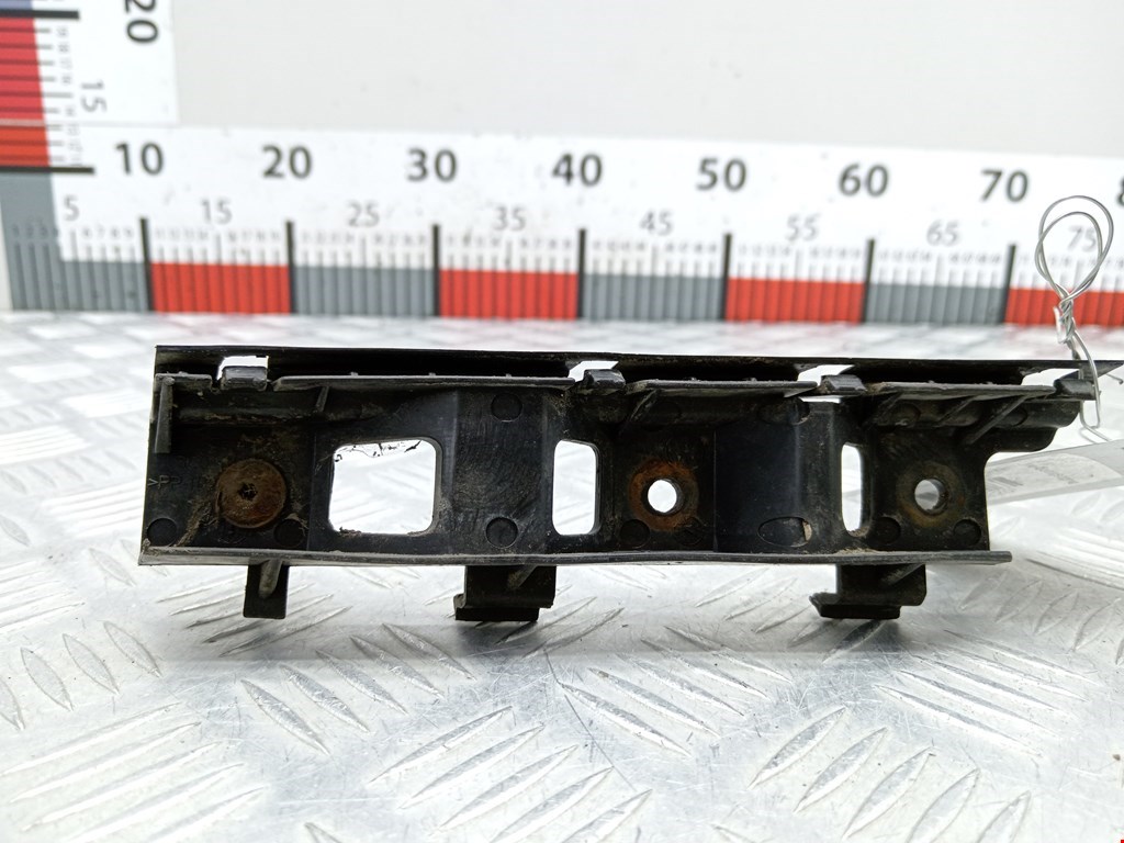 Кронштейн переднего бампера левый VOLKSWAGEN Passat B6 2005-2011