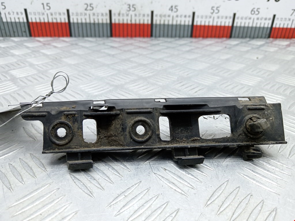 Кронштейн переднего бампера левый VOLKSWAGEN Passat B6 2005-2011