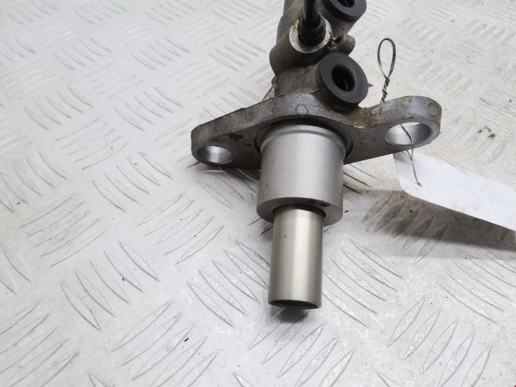 Цилиндр тормозной главный VOLKSWAGEN Passat B7 2011-2015