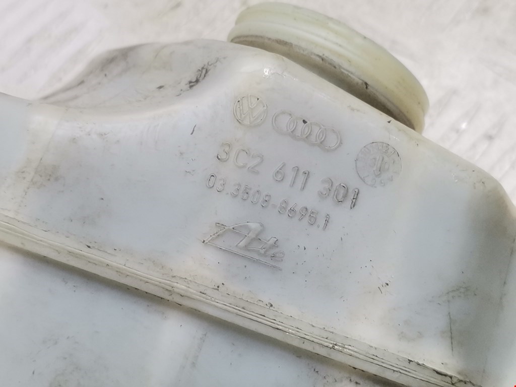 Бачок главного тормозного цилиндра VOLKSWAGEN Passat CC 2008-2017