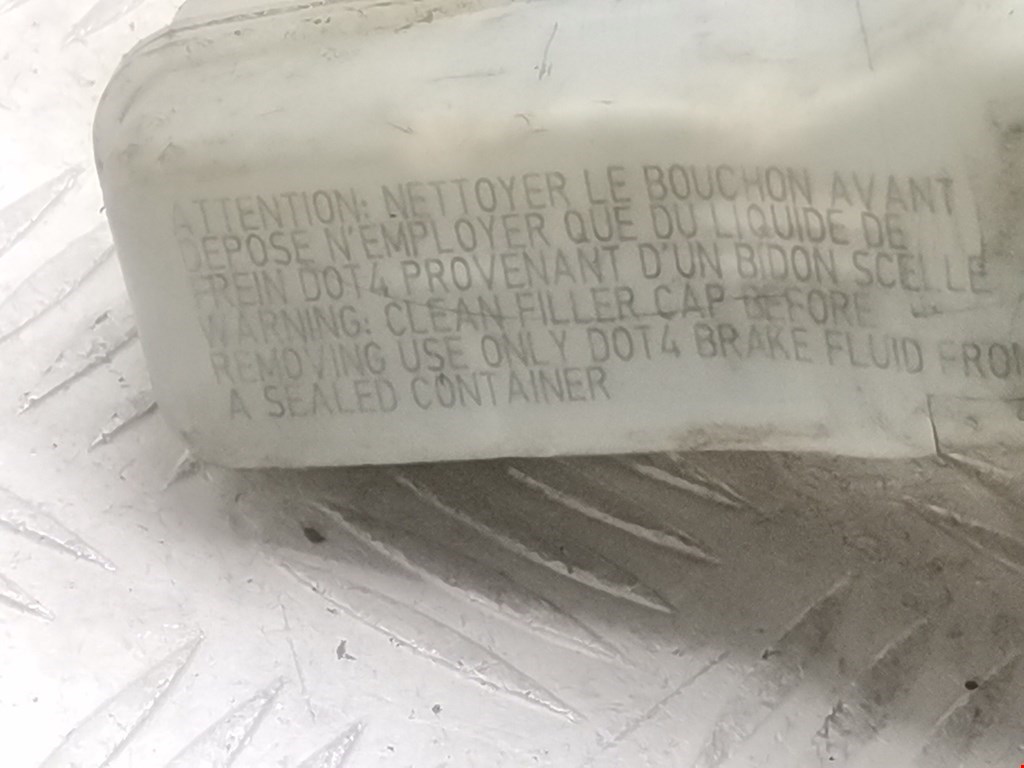 Бачок главного тормозного цилиндра VOLKSWAGEN Passat CC 2008-2017