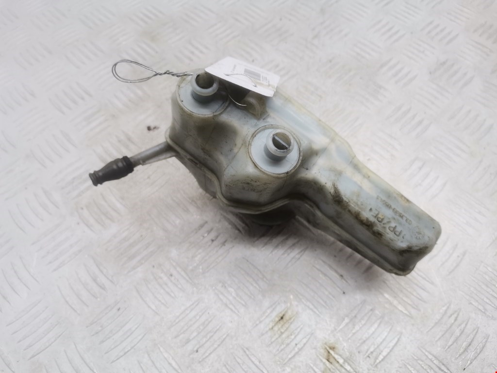 Бачок главного тормозного цилиндра VOLKSWAGEN Passat B7 2011-2015