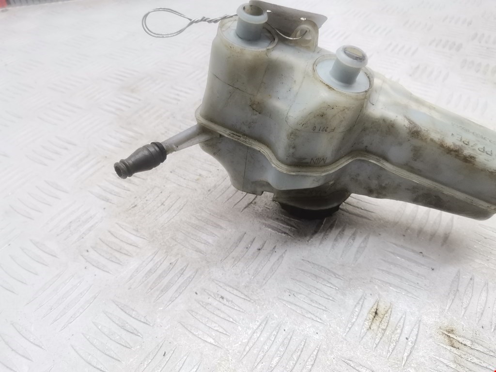 Бачок главного тормозного цилиндра VOLKSWAGEN Passat B7 2011-2015