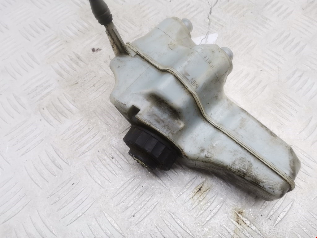 Бачок главного тормозного цилиндра VOLKSWAGEN Passat B7 2011-2015