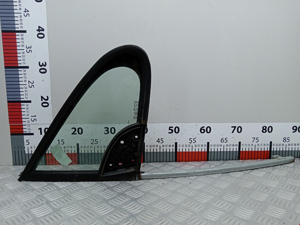 Стекло двери передней правой (форточка) PEUGEOT 307 2001-2008