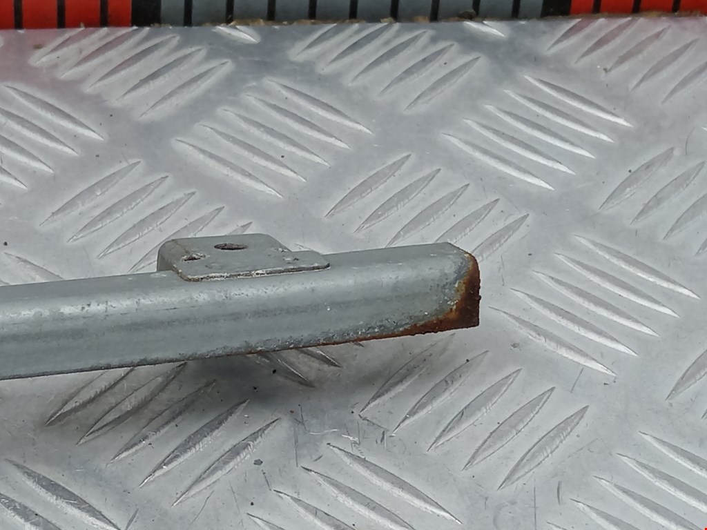 Стекло двери передней правой (форточка) PEUGEOT 307 2001-2008