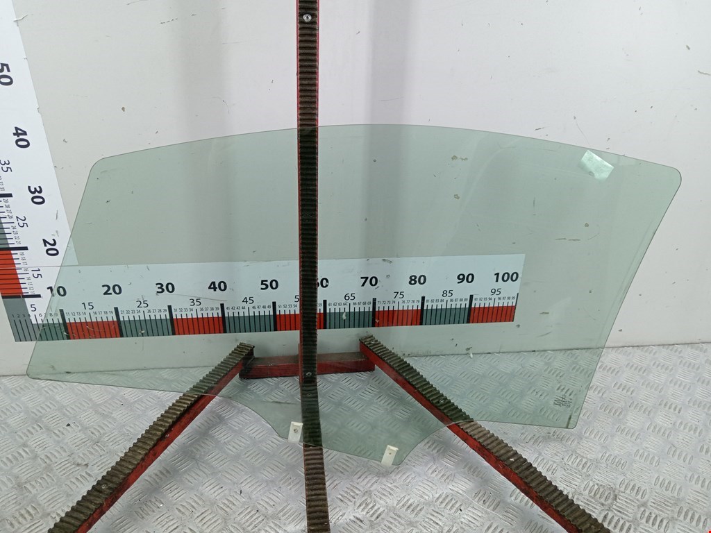 Стекло двери переднее правое PEUGEOT 307 2001-2008