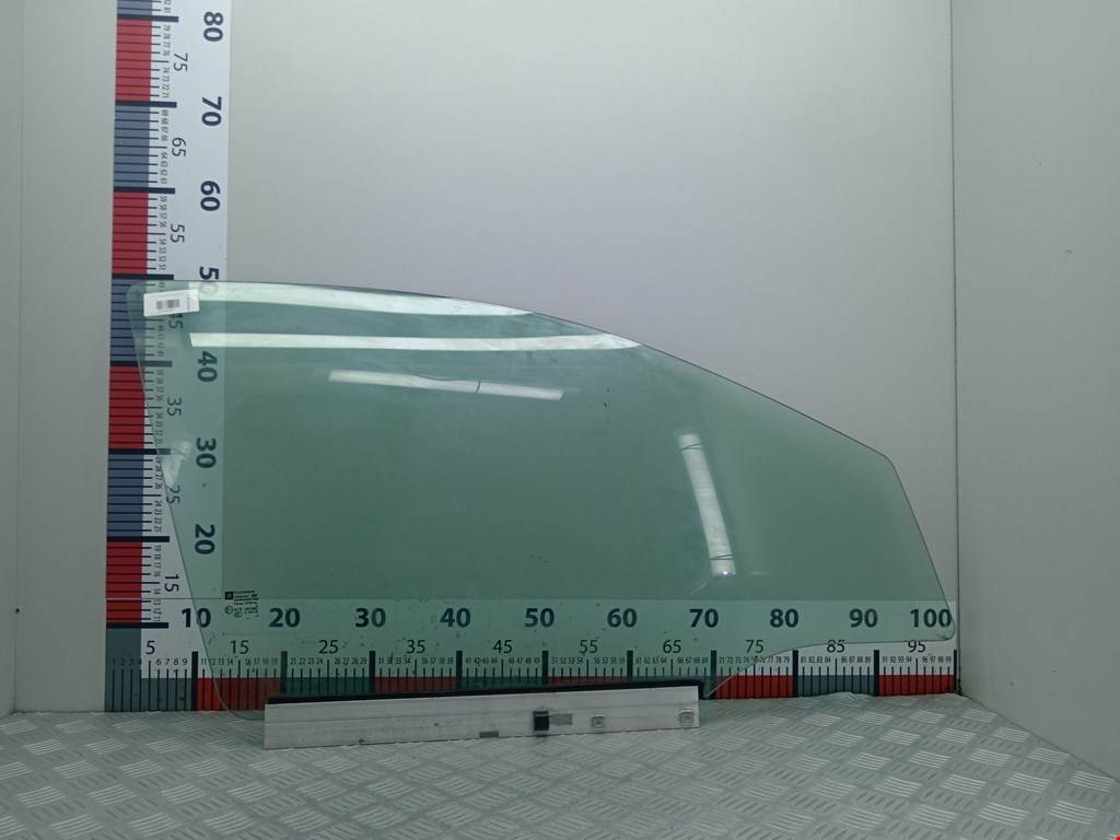 Стекло двери переднее правое OPEL Astra H/Family 2004-2015