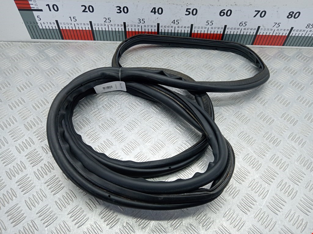 Уплотнитель (наружный) PEUGEOT 307 2001-2008