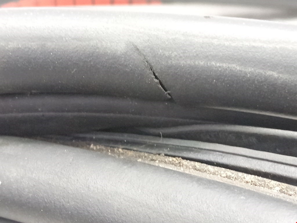 Уплотнитель (наружный) PEUGEOT 307 2001-2008