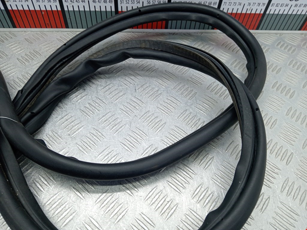 Уплотнитель (наружный) PEUGEOT 307 2001-2008