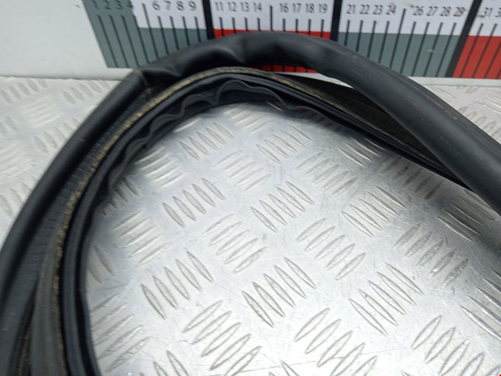 Уплотнитель (наружный) PEUGEOT 307 2001-2008