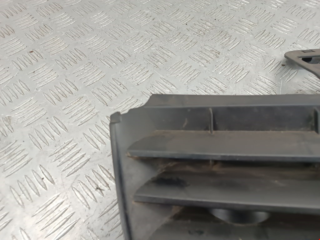 Решетка радиатора VOLKSWAGEN Polo IV 2001-2009