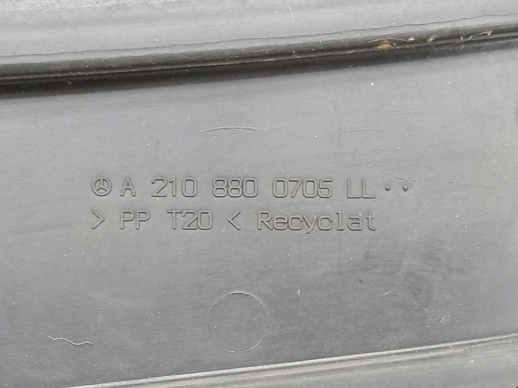 Решетка в капот MERCEDES-BENZ E-Class W210, S210 1995-2002