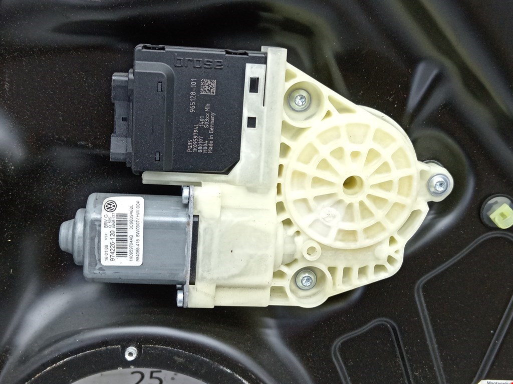 Стеклоподъемник задний правый VOLKSWAGEN Passat B6 2005-2011