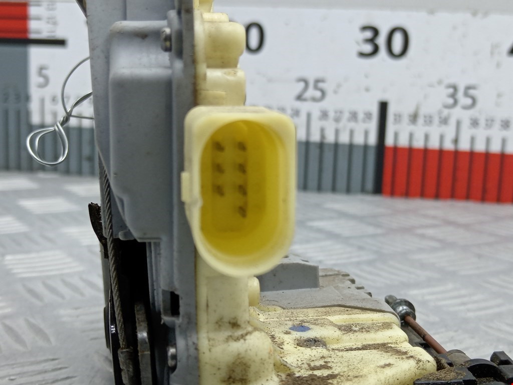 Замок двери задней левой VOLKSWAGEN Passat B6 2005-2011