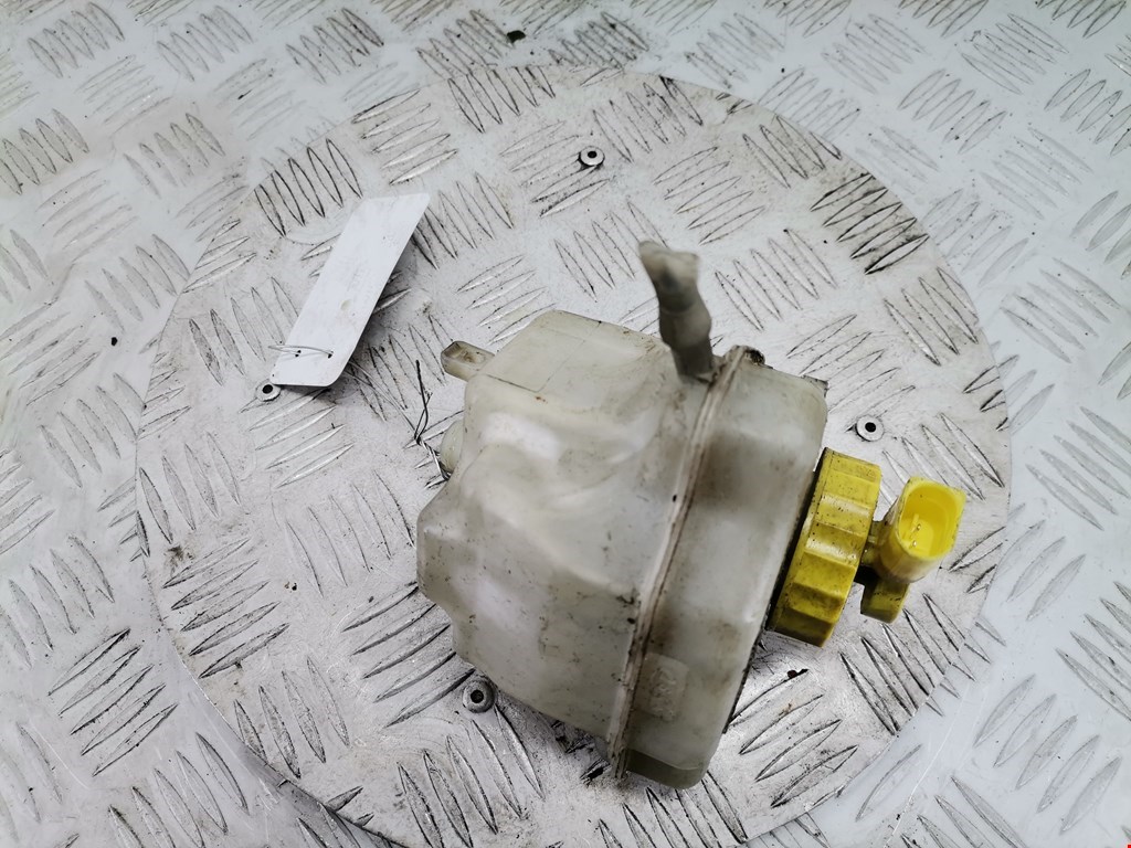 Бачок главного тормозного цилиндра VOLKSWAGEN Touareg 2002-2010