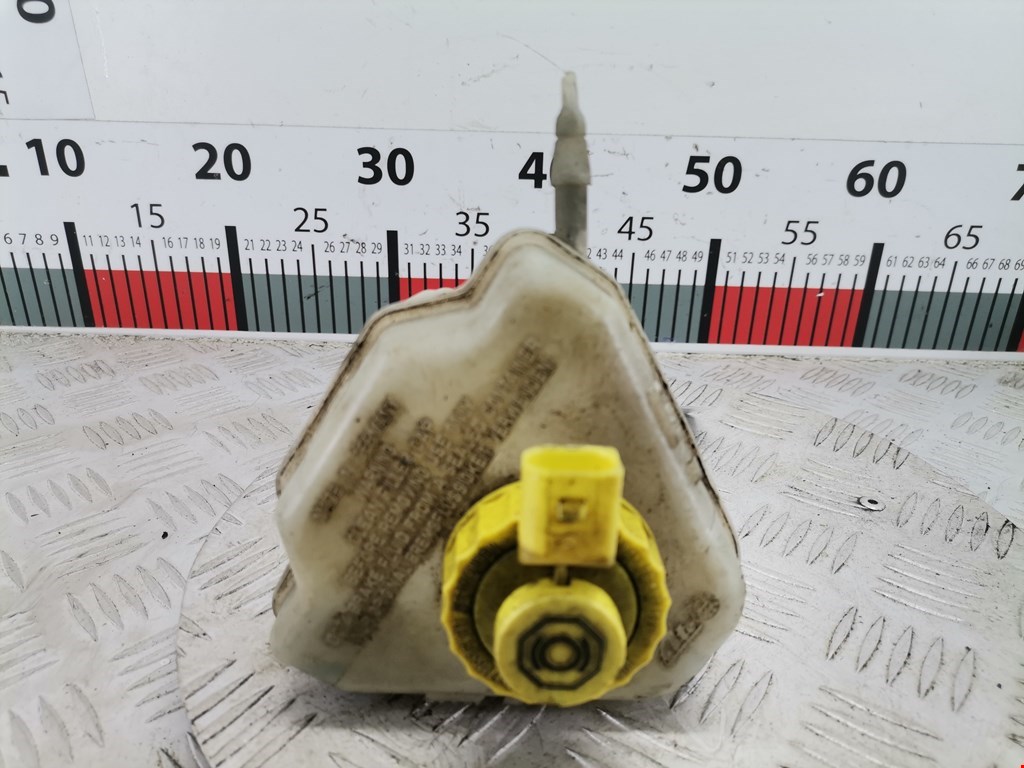 Бачок главного тормозного цилиндра VOLKSWAGEN Touareg 2002-2010