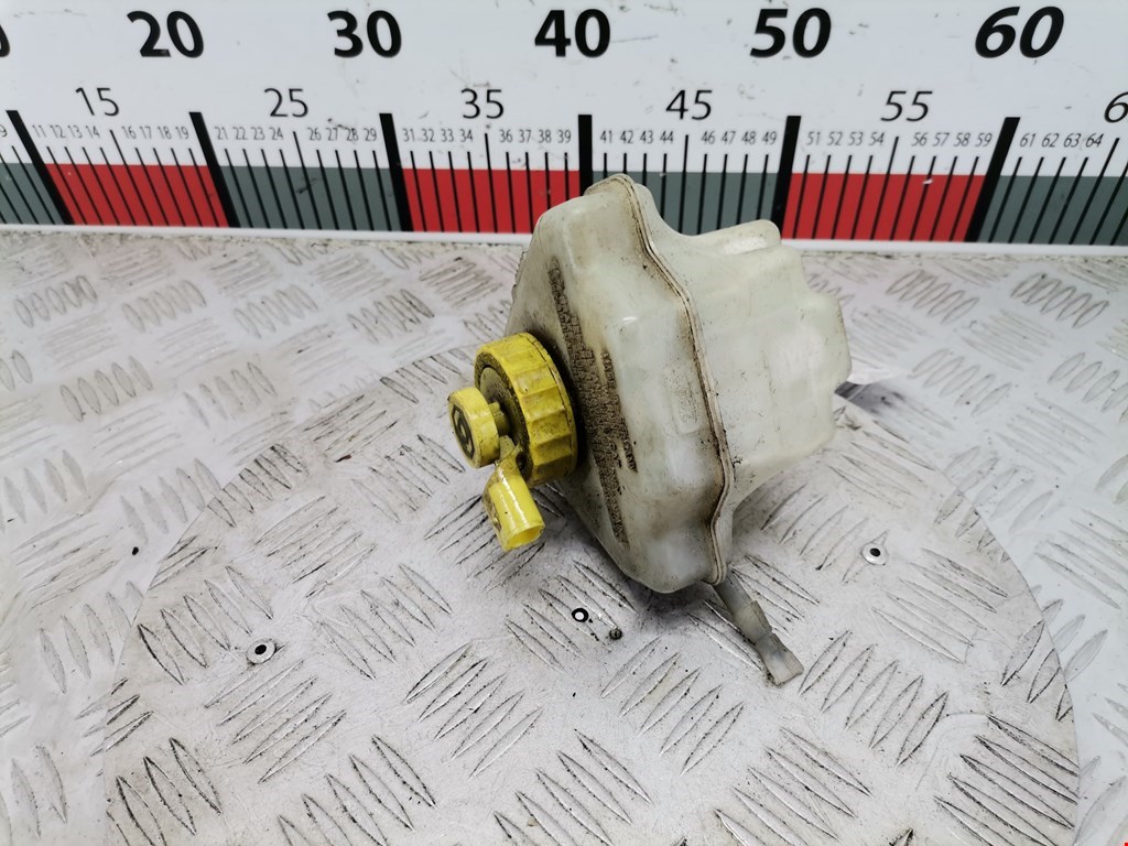 Бачок главного тормозного цилиндра VOLKSWAGEN Touareg 2002-2010