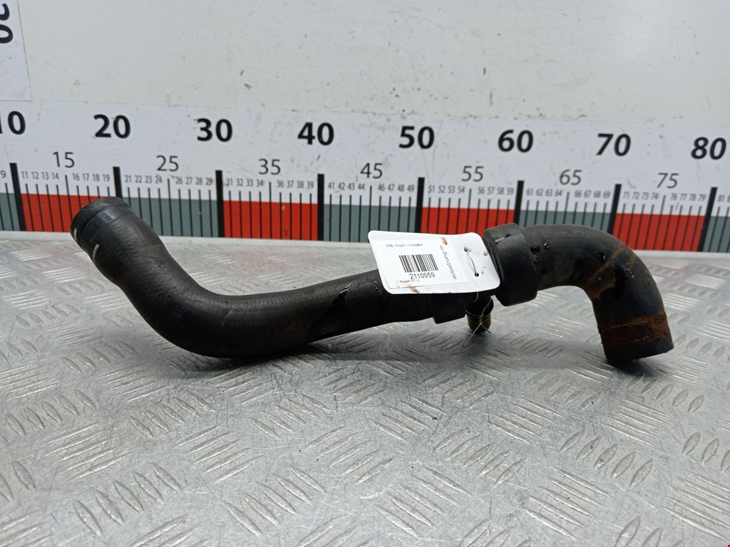 Патрубок системы охлаждения Peugeot 307 (2001-2008)