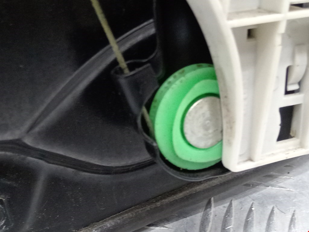 Стеклоподъемник задний левый VOLKSWAGEN Passat B6 2005-2011