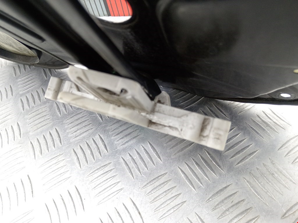 Стеклоподъемник задний левый VOLKSWAGEN Passat B6 2005-2011