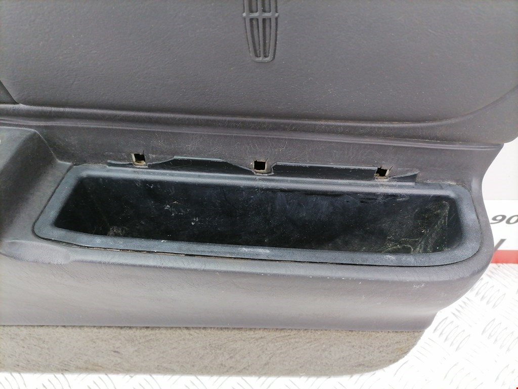 Обшивка двери передняя правая LINCOLN Town Car III 1997-2011