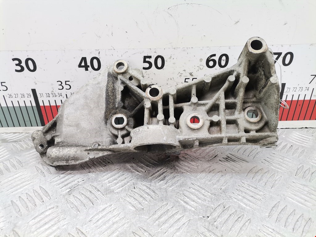 Кронштейн генератора RENAULT Megane II 2002-2009