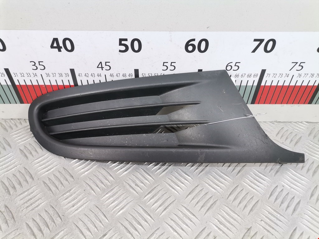 Решетка в бампер VOLKSWAGEN Golf VI 2009-2012