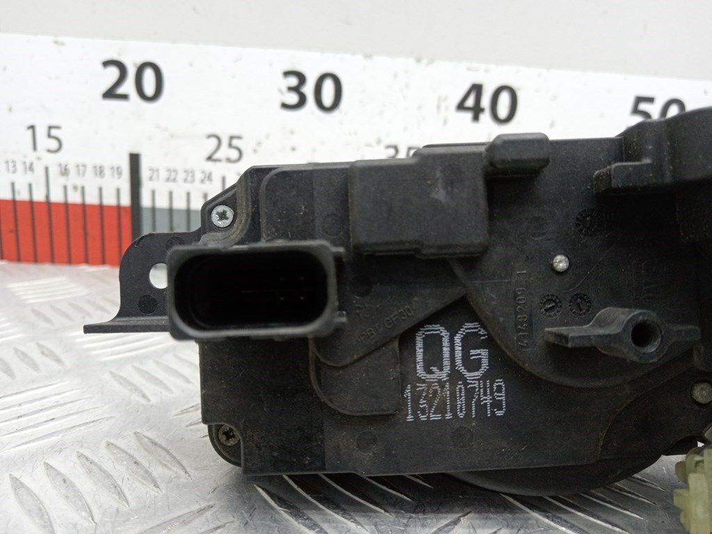 Замок двери передней правой OPEL Astra H/Family 2004-2015