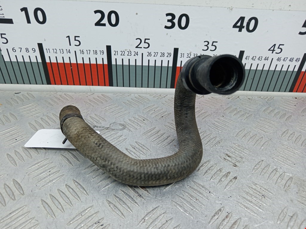 Патрубок системы охлаждения Peugeot 307 (2001-2008)