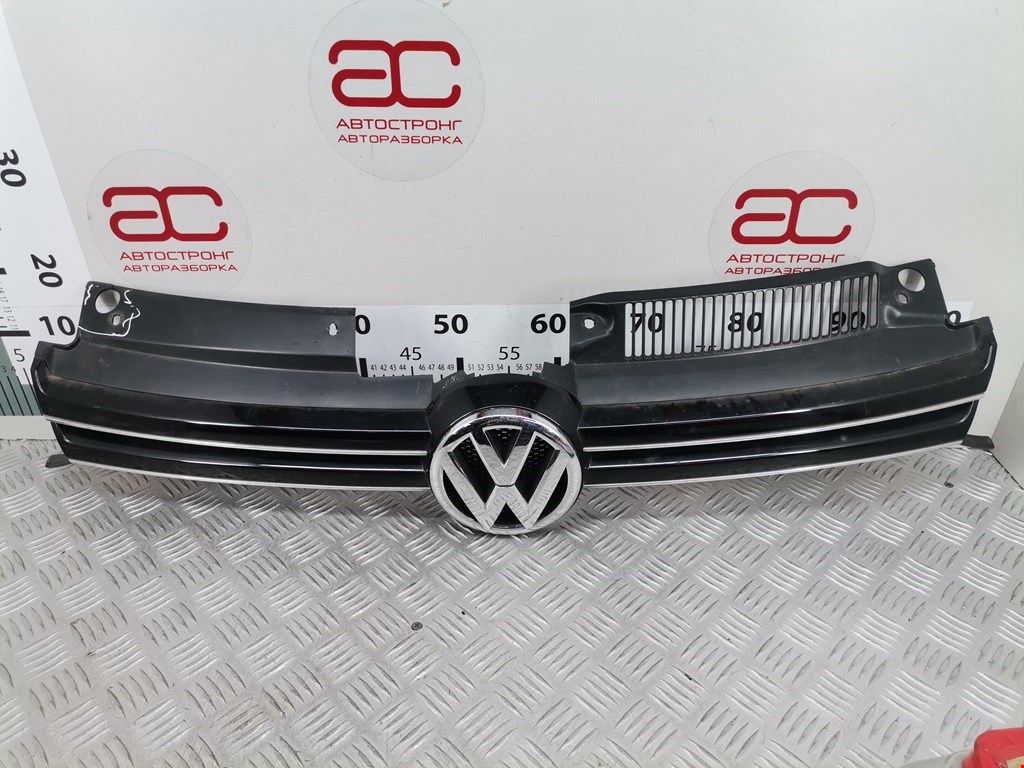 Решетка радиатора VOLKSWAGEN Golf VI 2009-2012