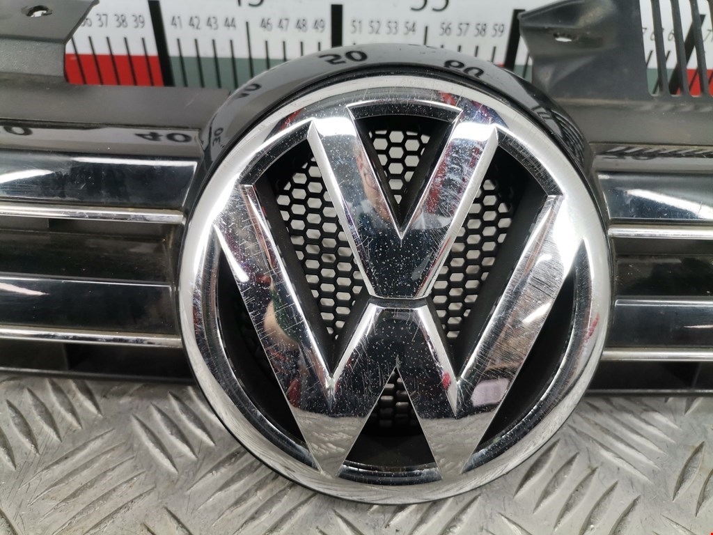 Решетка радиатора VOLKSWAGEN Golf VI 2009-2012