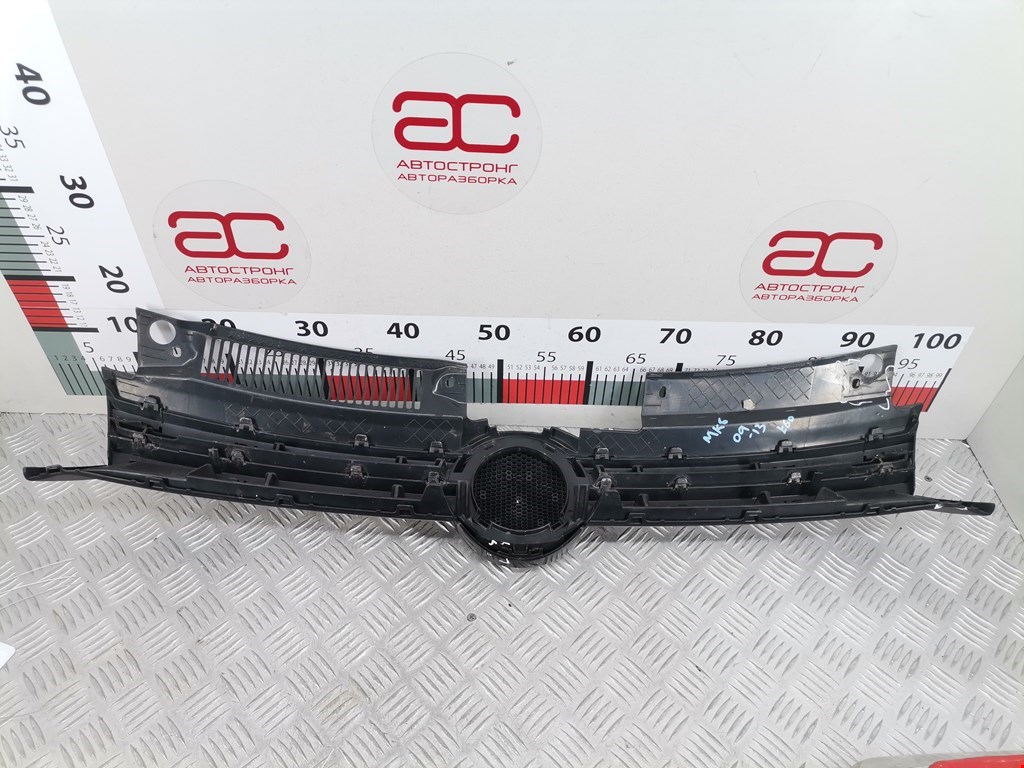 Решетка радиатора VOLKSWAGEN Golf VI 2009-2012