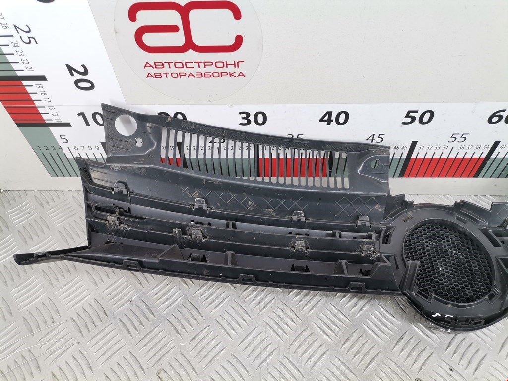 Решетка радиатора VOLKSWAGEN Golf VI 2009-2012