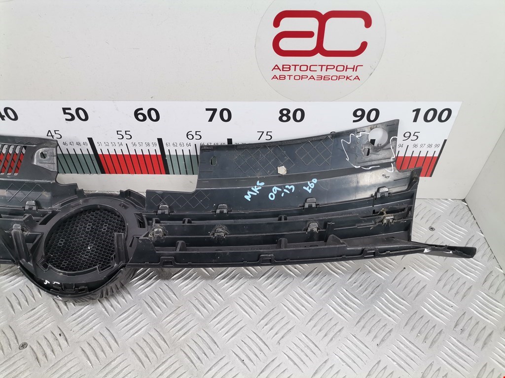 Решетка радиатора VOLKSWAGEN Golf VI 2009-2012